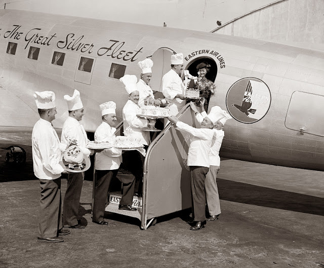 this-picture-is-from-1938-and-famous-chefs-are-shown-loading-cakes-onto-the-airplane-for-the-passengers-jpg