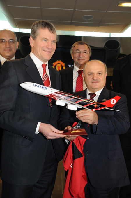 Turkish Airlines Signed Sponsorship Agreement with Manchester United