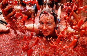 LaTomatina_food_fight_20-600x387