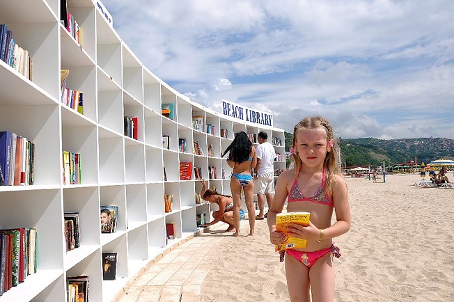 Public Beach E-Library Opens in Abu Dhabi 1 Beach E-Library