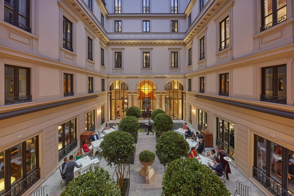 milan restaurant seta courtyard