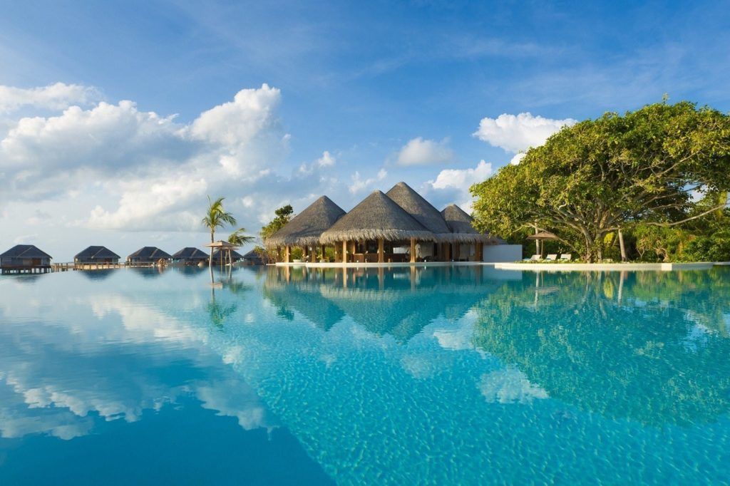 Oman Air Relaunches Flights to the Maldives 1 Dusit Thani Maldives Swimming Pool hi