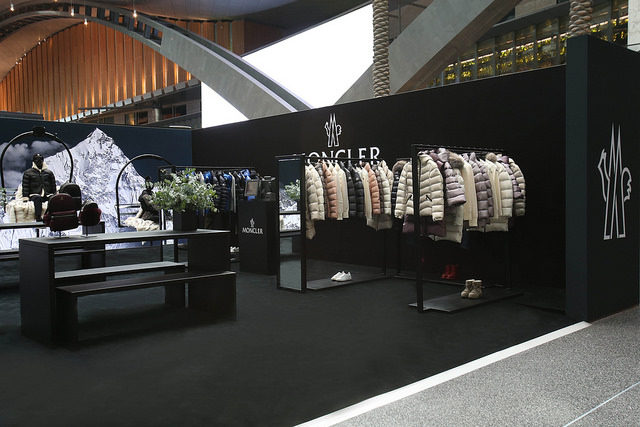 moncler pop up store