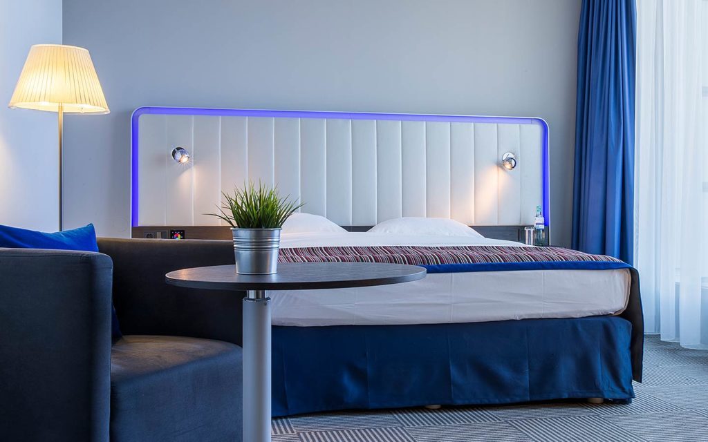 guest-room-with-blue-mood-colour