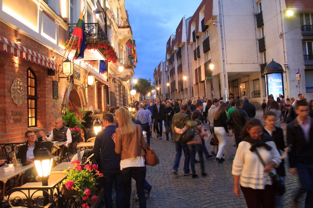 Vilnius to Host 2018 Aviation Industry Review Convention 1 http www.vilnius tourism.lt wp content uploads 2017 01 Vilnius Pilies street at night