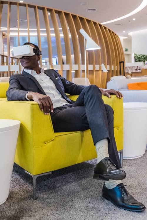 SkyTeam brings virtual cinema to Dubai lounge