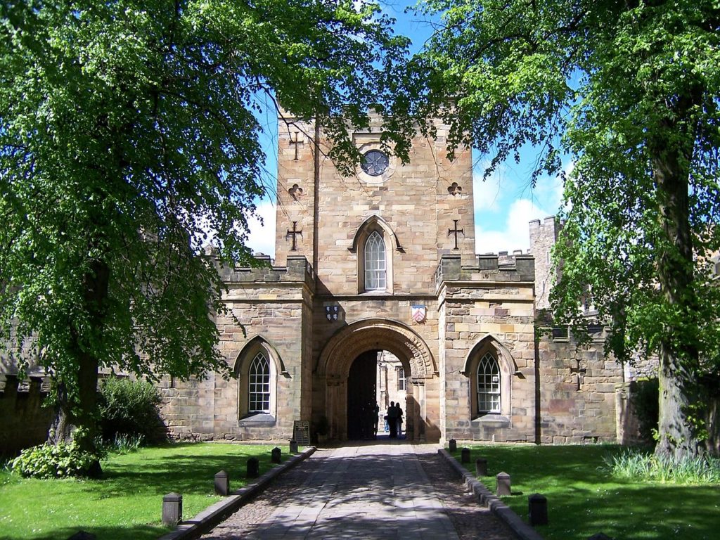 1280px Durham Castle Eingang