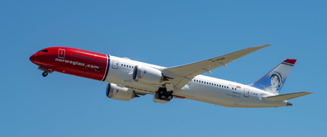 Jane Austen Graces Tail Fin of a Norwegian Boeing 787 Dreamliner