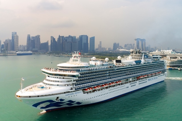 Sapphire Princess with Singapore skyline 2MB