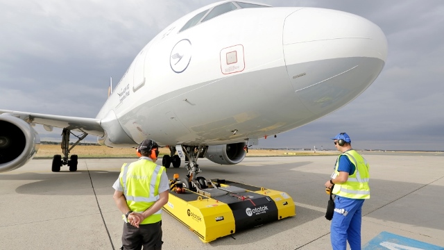 Fraport and Lufthansa Co-testing Remote-Controlled Aircraft Tug