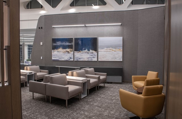 Air Canada Maple Leaf Lounge