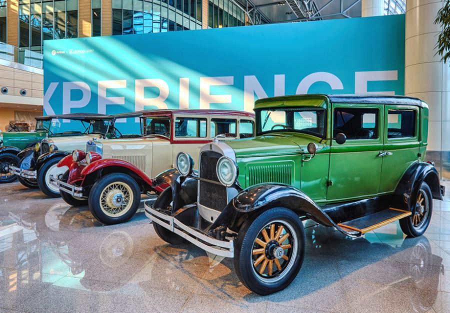 S7 Airlines and the Domodedovo Present a Pop-up Vintage Car Show