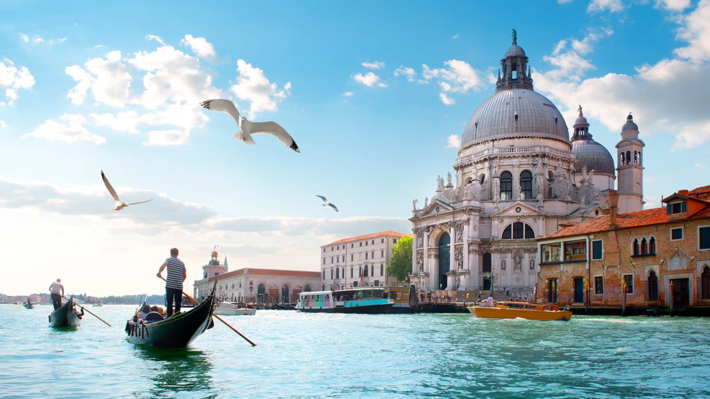 Venice Gondolas Cut Capacity Due to Overweight Passengers