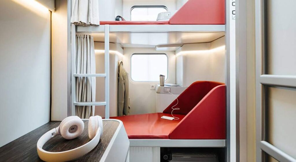 Russian Railways Unveils New Capsule Carriage Concept