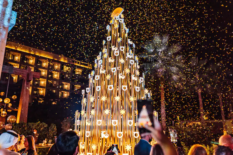 Mandarin Oriental Jumeira Unveils Spectacular Salvatore Ferragamo Christmas Tree