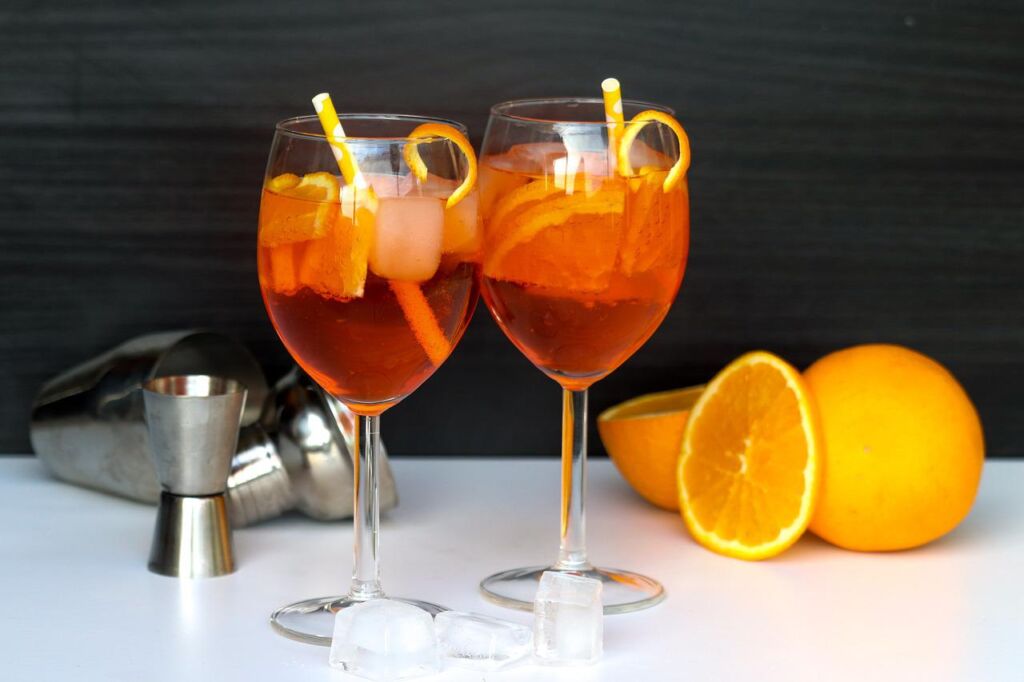 United Offers Free Spritz Cocktails on Flights to Italy