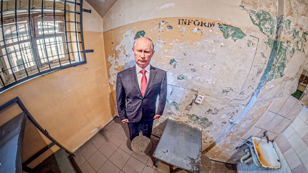 Vilnius Digitally “Locked Up” Putin in Prison