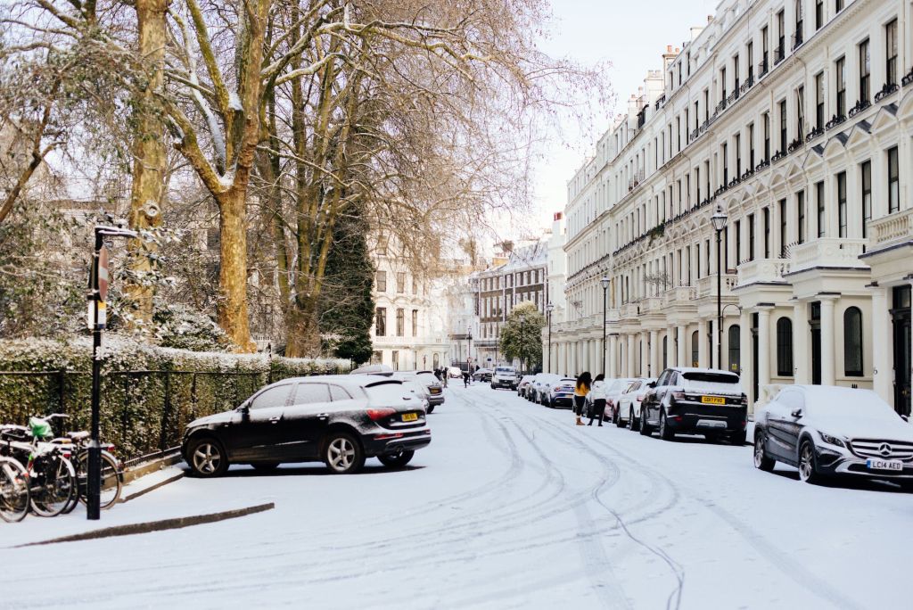 London Weathear: Snow and Freezing Fog Cause Travel Disruption