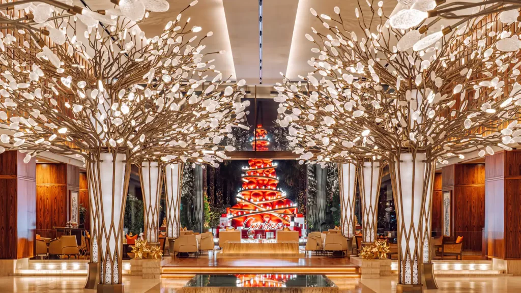 Mandarin Oriental And Cartier Unveil a Spectacular Christmas Tree