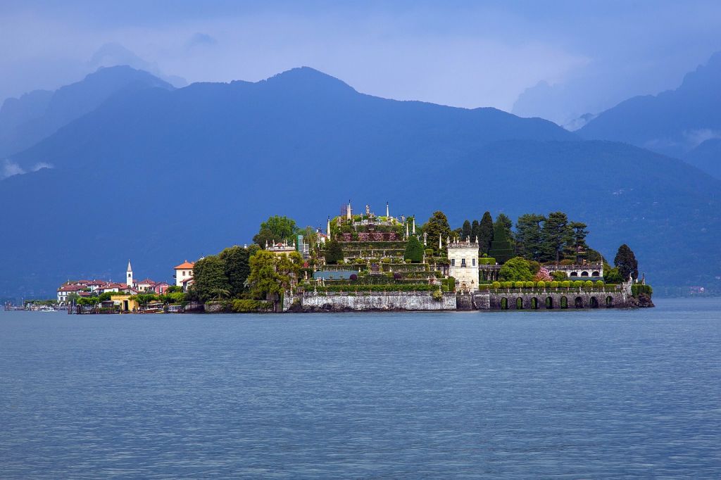 Tourist Boat Sinks on Lake Maggiore 1 Lake Maggiore