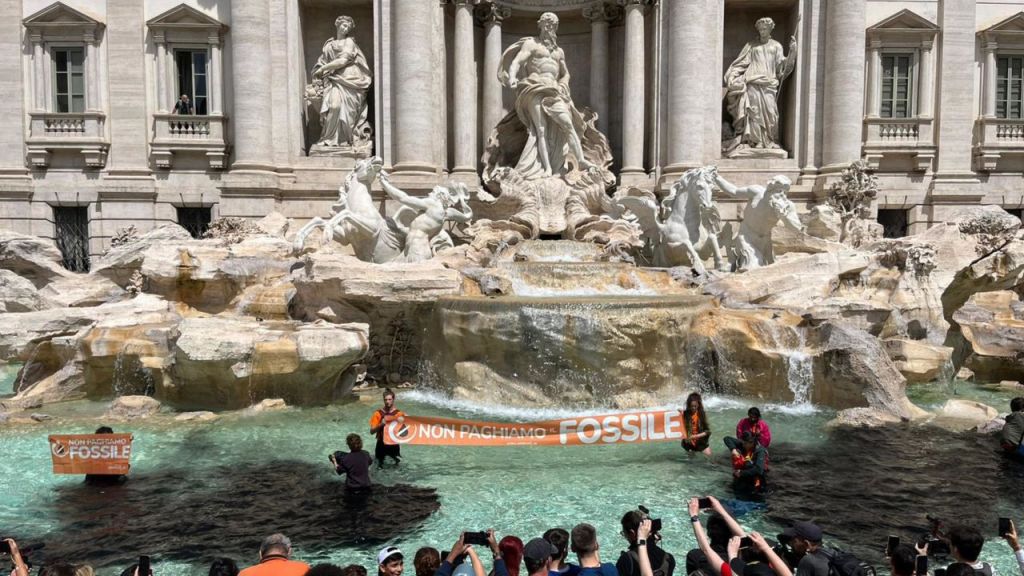 Activists Turns Trevi Fountain Water Black