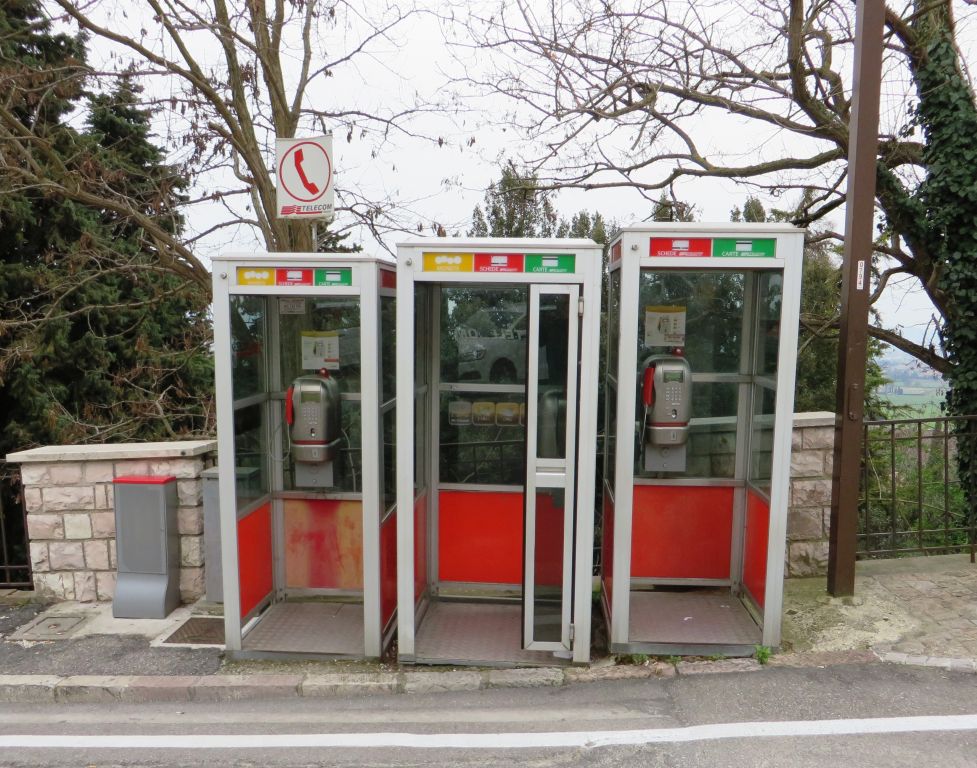 Italy Hangs Up Last Telephone Booths 1 phone booths