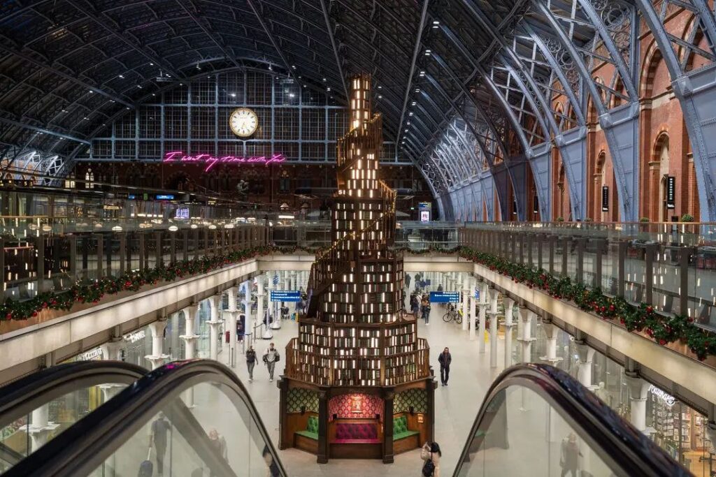Hatchard's Unveils Bookshelf Christmas Tree at St Pancras International 10 Christmas Tree