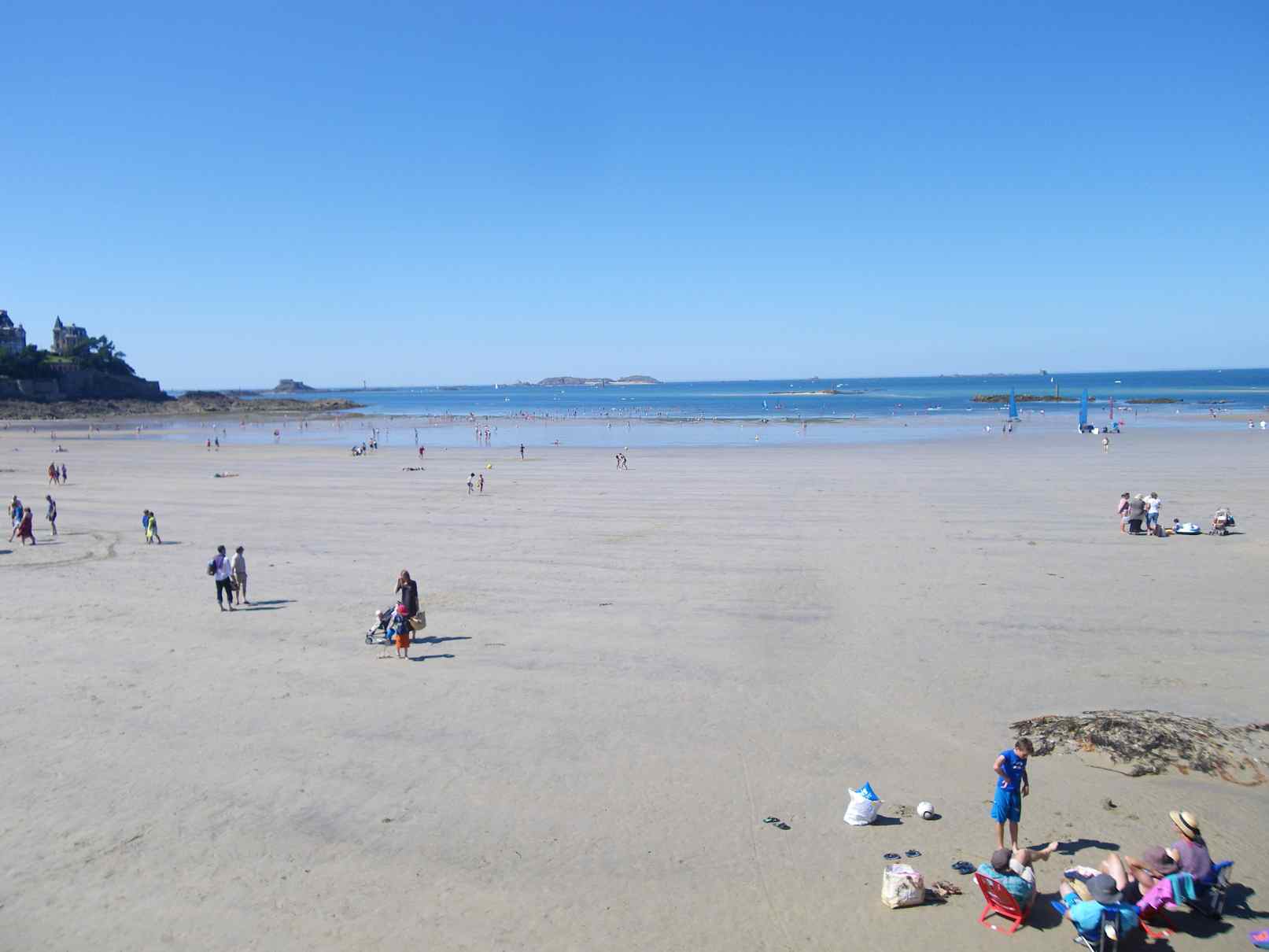 3 Cool Beach Destinations to Get Away from the Summer Heat 4 Plage de l'Écluse