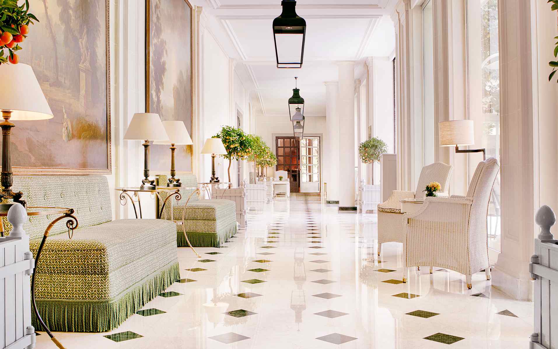 Hotels in Paris Awarded with Three MICHELIN Keys 5 Le Bristol