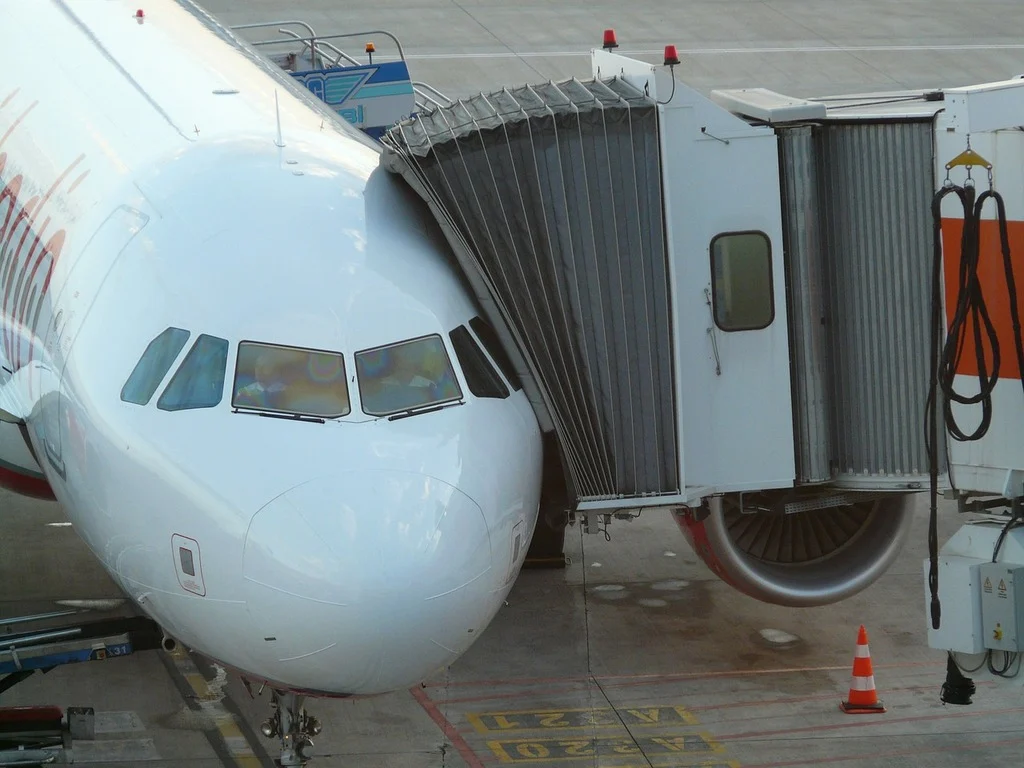 What Is a Jet Bridge? 2 jet bridge