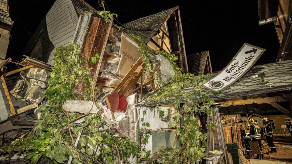 Hotel Collapse in Kröv an der Mosel: Two Dead, Five Rescued 9 Kröv an der Mosel