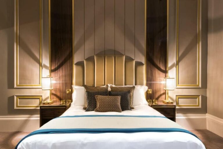 HotelREZ