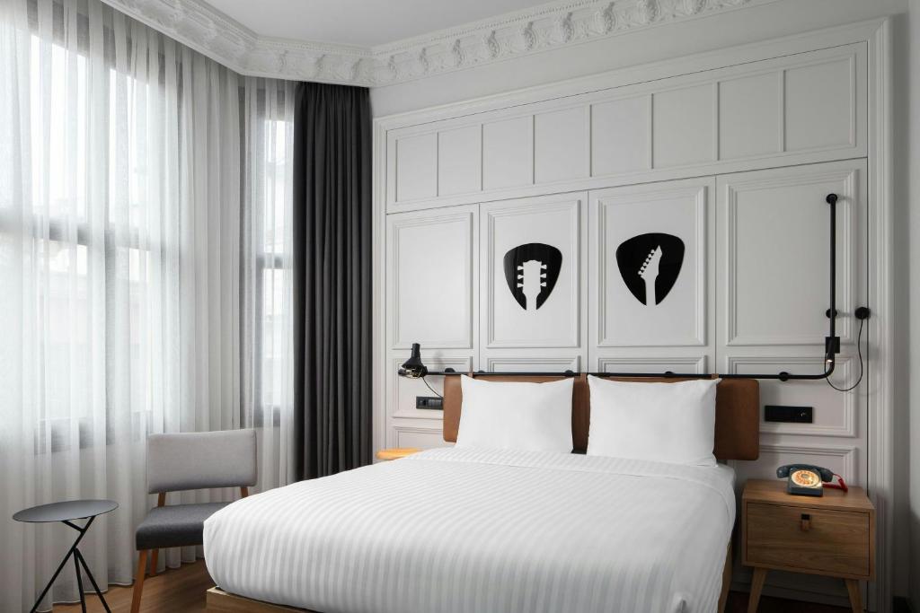 Moxy Istanbul Beyoğlu