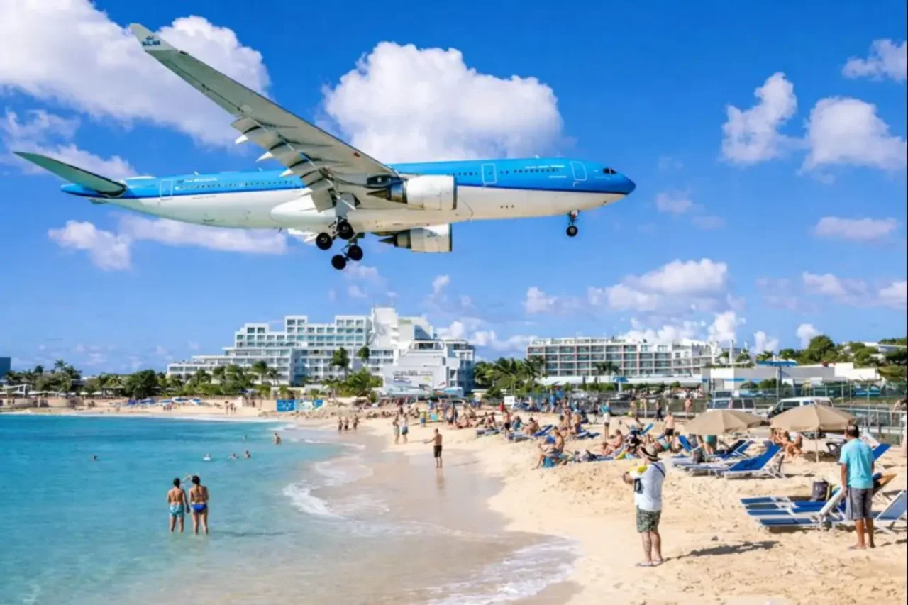 Flightradar24 Launches 24/7 Live Stream from St Maarten’s Iconic Maho Beach Runway 7 Maho Airport
