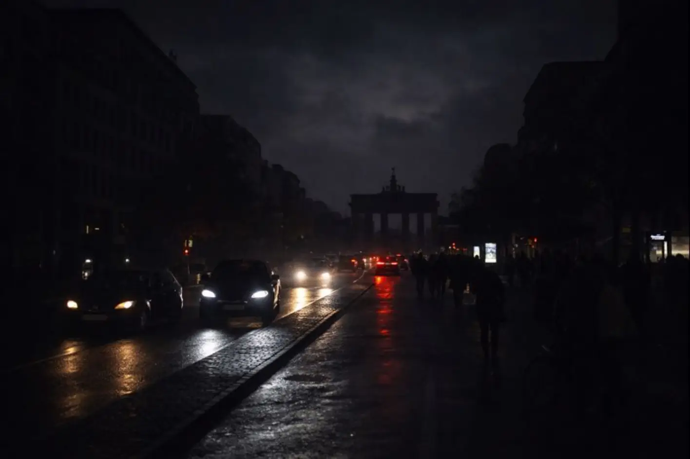 Ukrainian Refugees Open Community Resilience Hub During Berlin Blackout