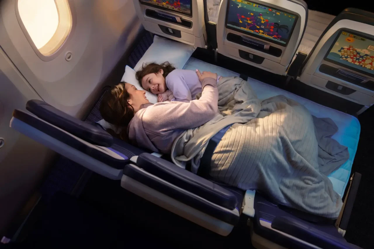 United Airlines Unveils Lie-Flat-Style Seating for Economy Passengers 4 United Airlines