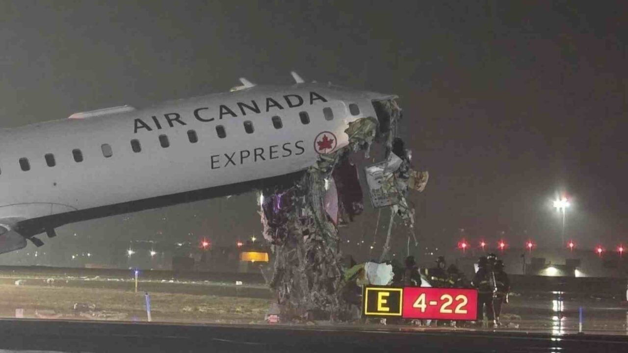 New York LaGuardia Airport Closed After Runway Accident 14 la guardia