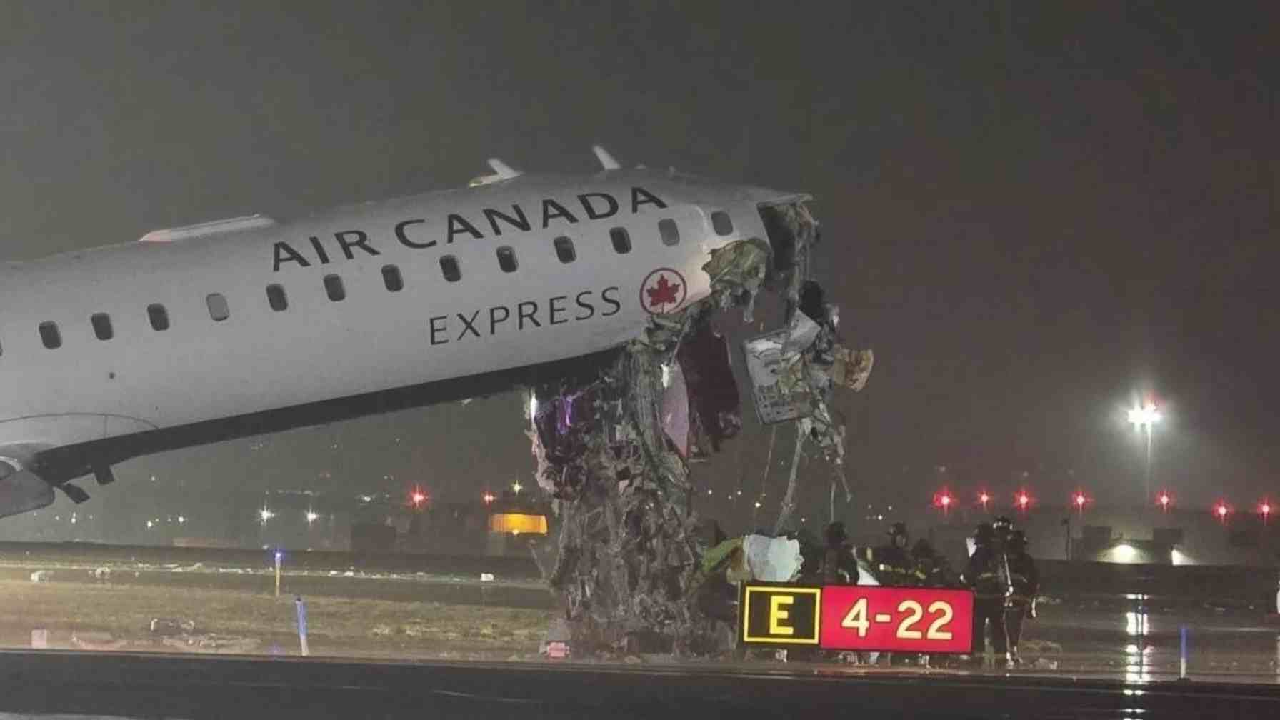 New York LaGuardia Airport Closed After Runway Accident 2 la guardia
