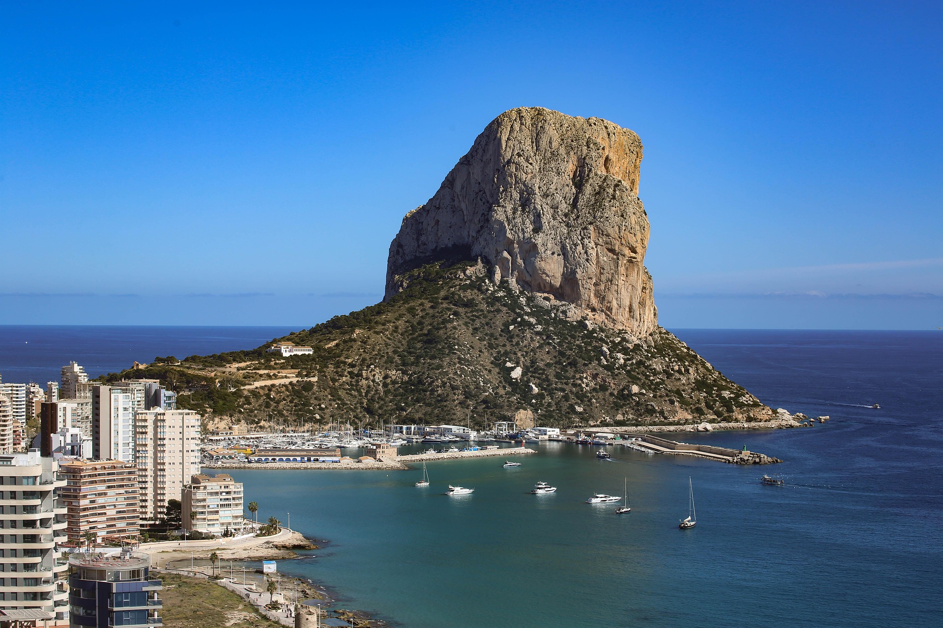 Spain’s Costa Blanca Faces Early Heatwave As Temperatures Soar