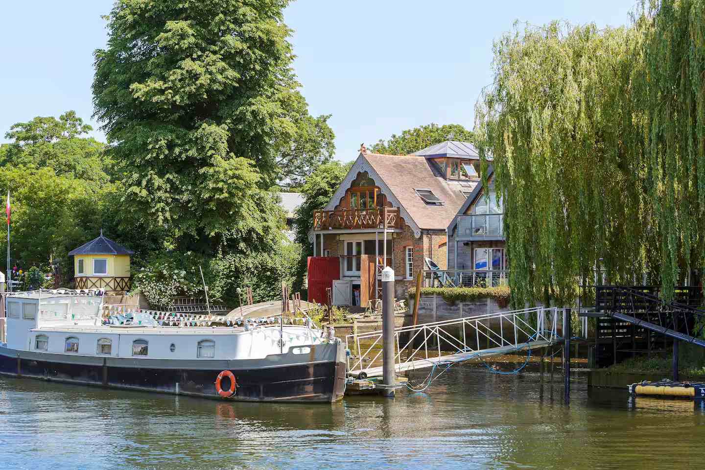 UK Staycation Searches Jump 11% As Brits Choose Rural Escapes And Short-Haul Travel