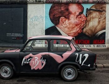 graffiti berlin kiss